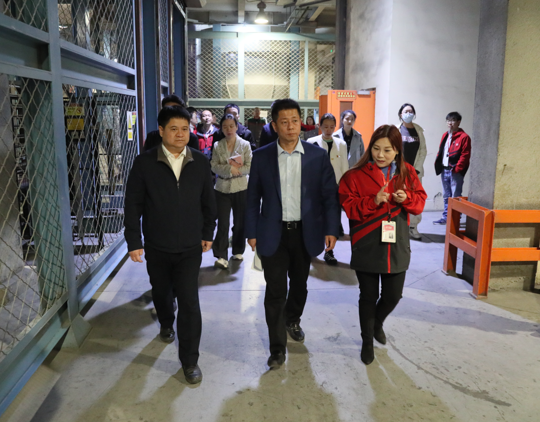 經(jīng)開區(qū)工委副書記、組織人事部部長于淼一行蒞臨美巢參觀督導
