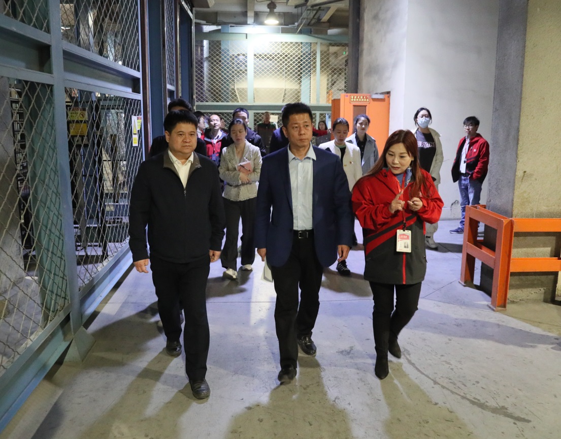 經(jīng)開區(qū)工委副書記、組織人事部部長于淼一行蒞臨美巢參觀督導(dǎo)